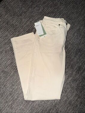 H&M Cream Straight-Leg Jeans - Clean Classic Style